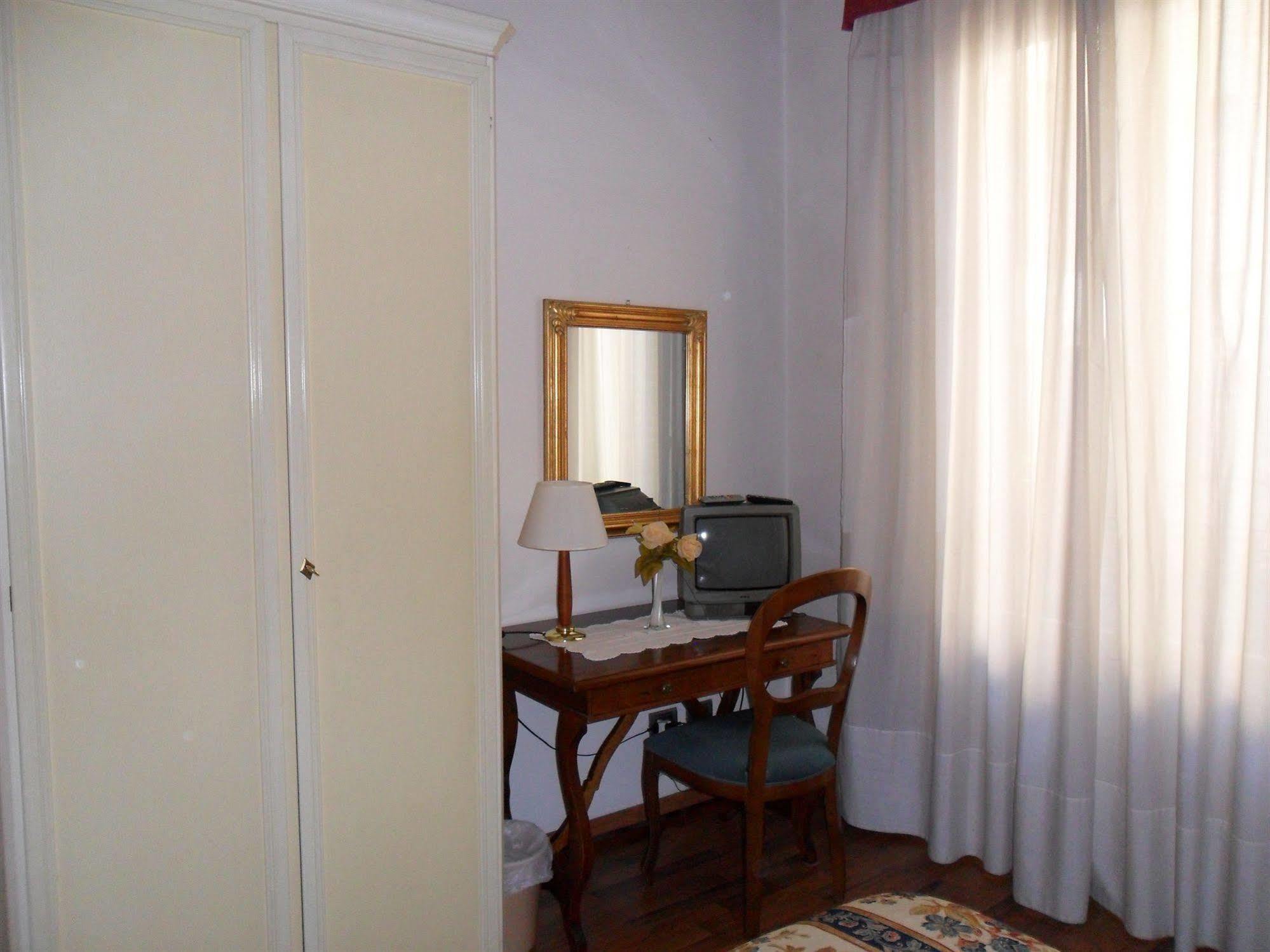 Piccolo Hotel Con Access Ztl !!! Nel Centro Storico Di Firenze !!! Luaran gambar