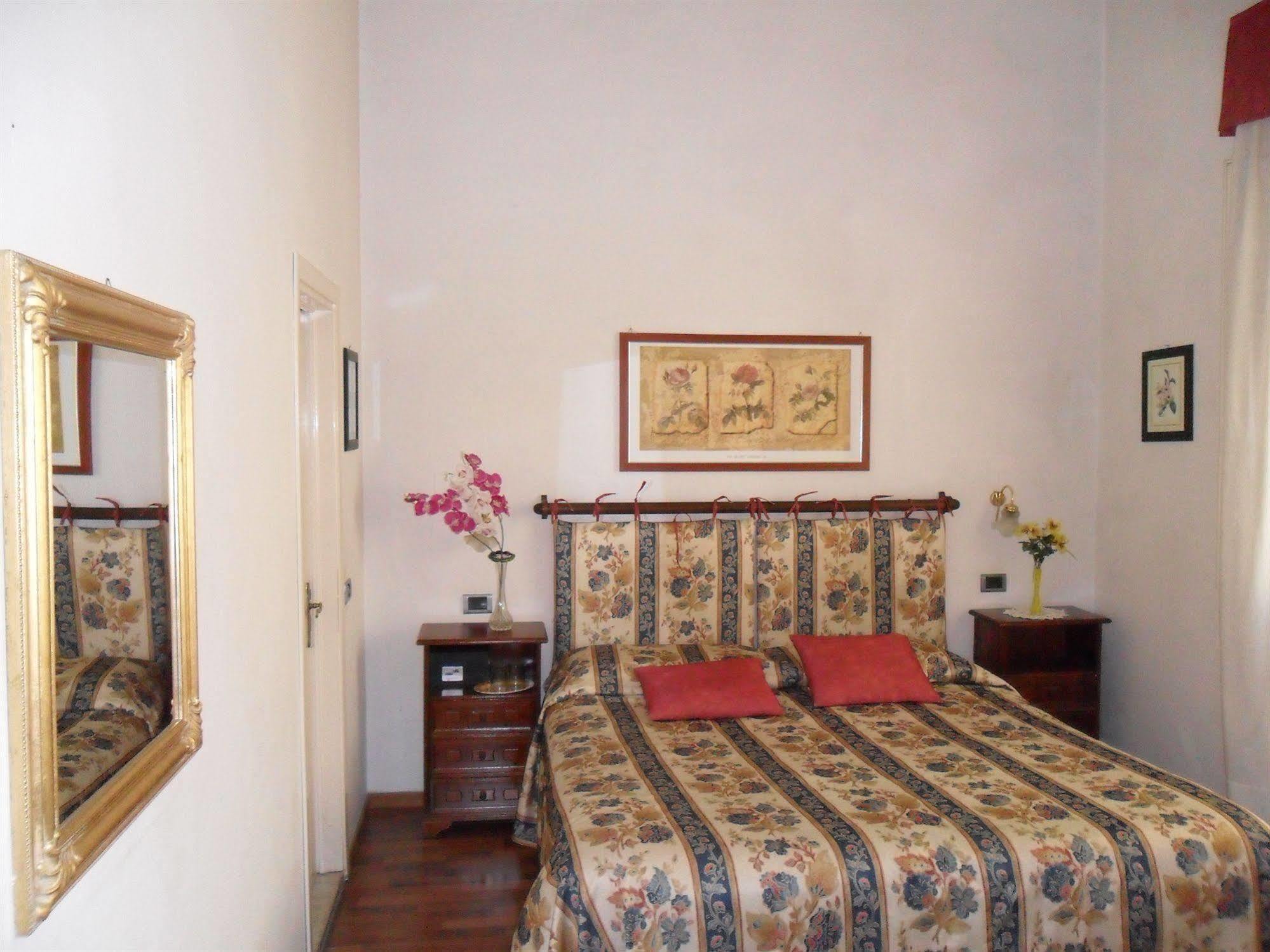Piccolo Hotel Con Access Ztl !!! Nel Centro Storico Di Firenze !!! Luaran gambar