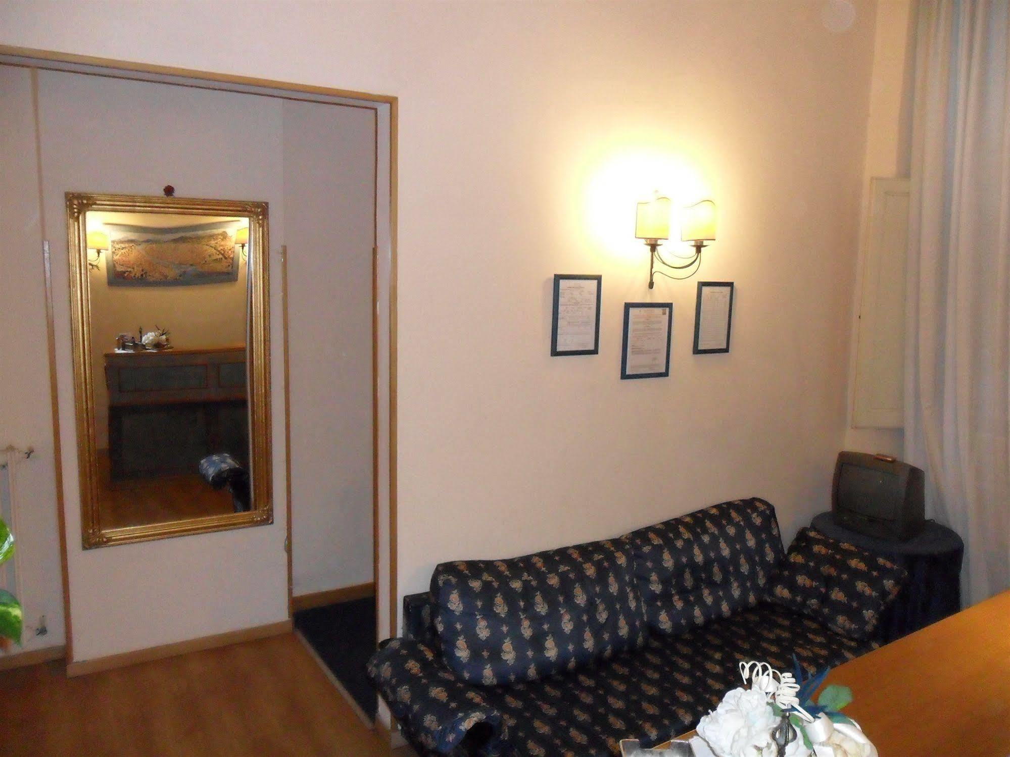 Piccolo Hotel Con Access Ztl !!! Nel Centro Storico Di Firenze !!! Luaran gambar